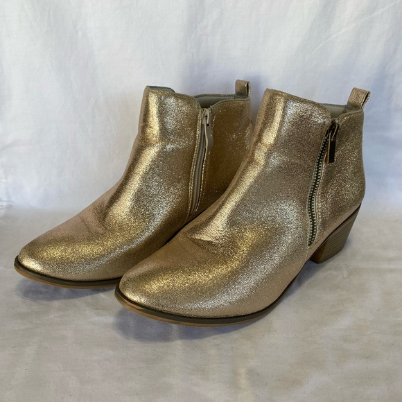 Fun metallic gold booties - Picture 2 of 6
